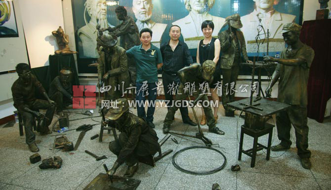 《雕塑室一角》 《雕塑室一角》